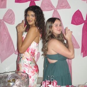 Meet your Poshers, Kadence and Aria!!